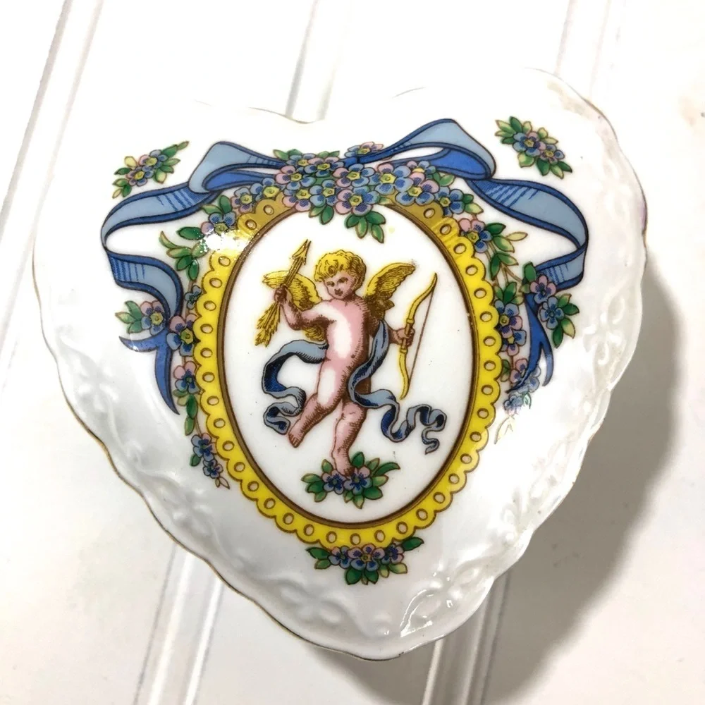 Victorian style vintage jewelry heart Hammersly